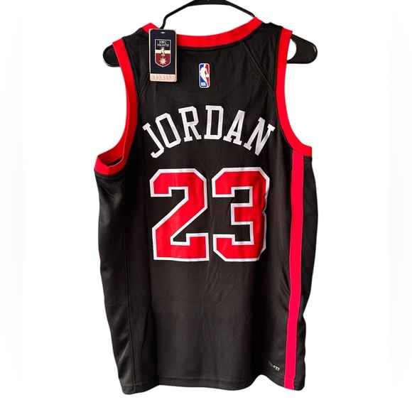 Chicago Bulls Michael Jordan Basketball Jersey - Picture 2 of 7